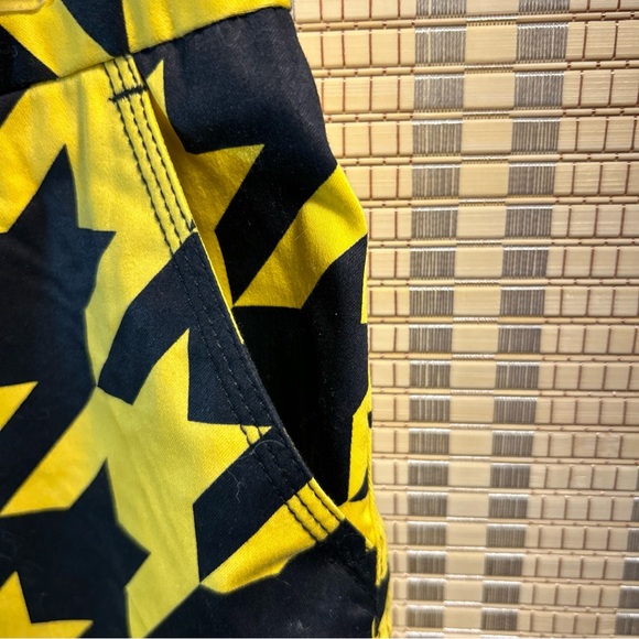 LOUD MOUTH Yellow/Black geometric Golf 4 pocket Shorts Size 6-NWOTS - Picture 3 of 6